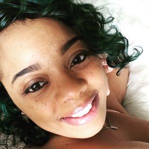 Meet your Posher, Yolanda